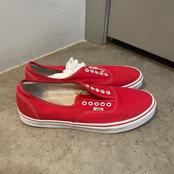 Red vans - Picture 2 of 4